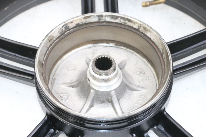 photo de PARA KOŁA KYMCO AGILITY 16+ 4T 50 (2018 - 2023) - Zbliżenie komponentów