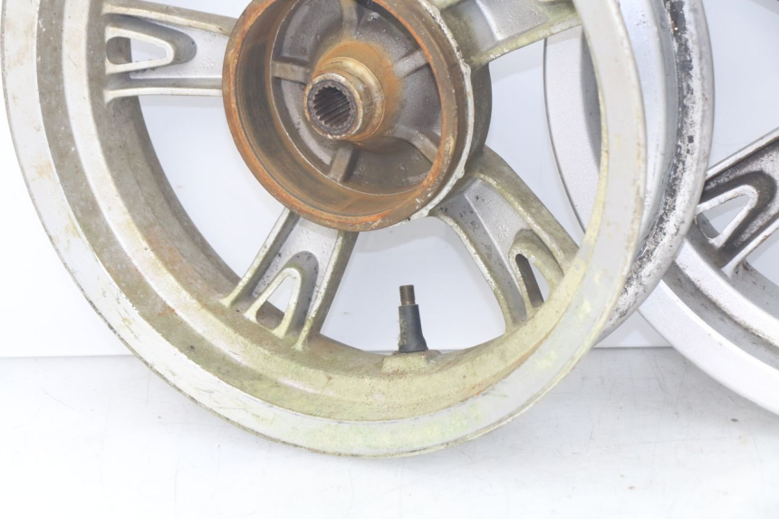 photo de PARA KOŁA PEUGEOT KISBEE 4T 50 (2010 - 2017) - Szczegół części