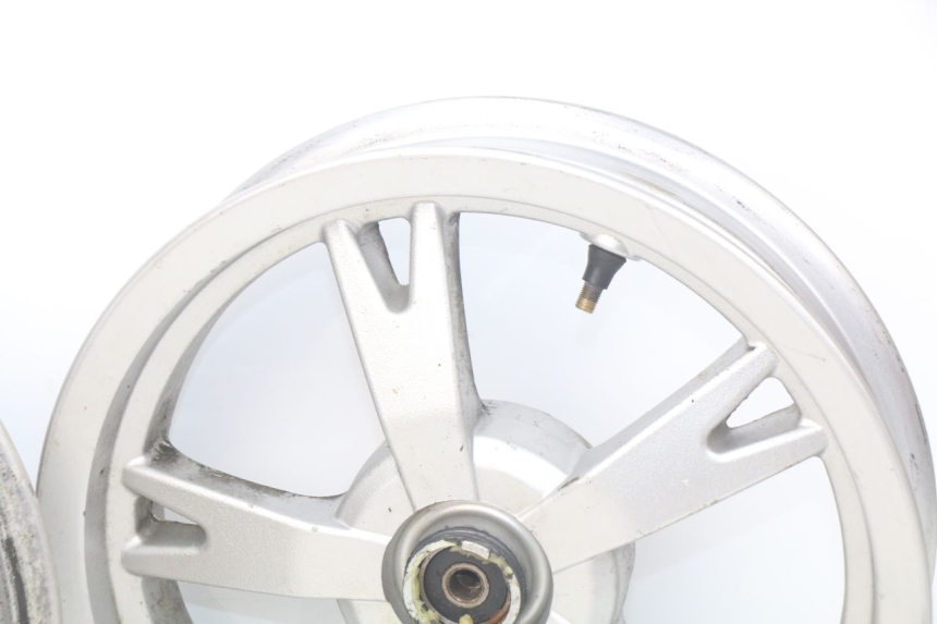 photo de PARA KOŁA PEUGEOT KISBEE 4T 50 (2010 - 2017) - Szczegóły charakterystyczne