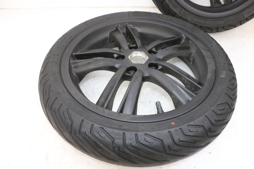 photo de PARA KOŁA PIAGGIO MP3 HPE 300 (2019 - 2026) - Część sprawdzona