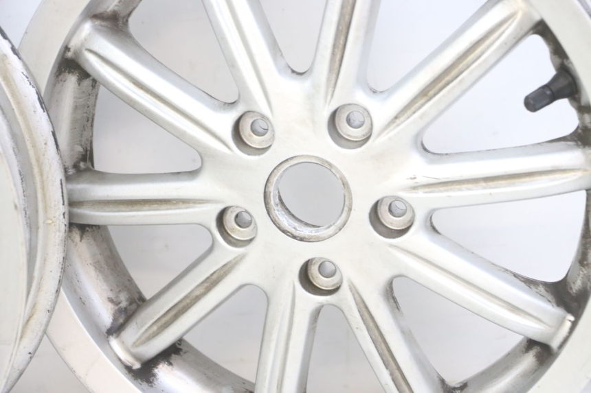 photo de PARA KOŁA PIAGGIO MP3 LT 300 (2010 - 2016) - Struktura - zbliżenie