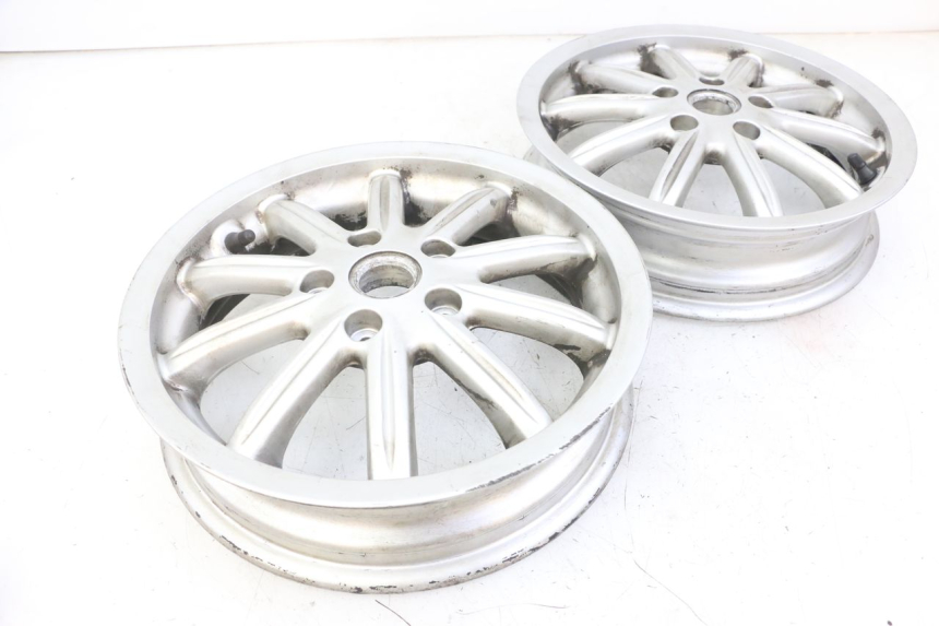 photo de PARA KOŁA PIAGGIO MP3 LT 300 (2010 - 2016) - Inny kąt widzenia