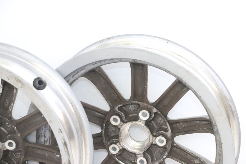 photo de PARA KOŁA PIAGGIO MP3 LT 300 (2010 - 2016) - Stan powierzchni