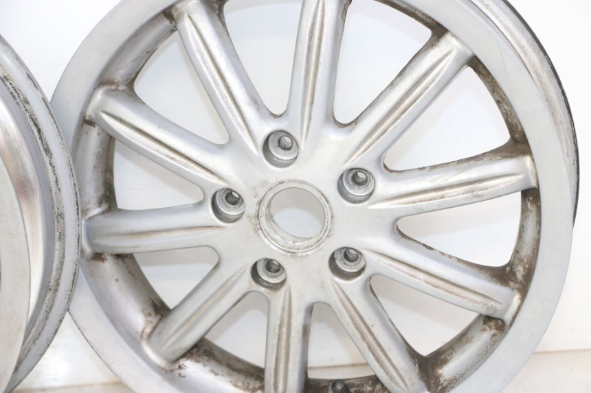 photo de PARA KOŁA PIAGGIO MP3 LT 300 (2010 - 2016) - Struktura - zbliżenie