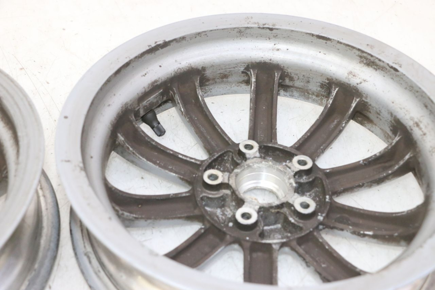 photo de PARA KOŁA PIAGGIO MP3 LT 300 (2010 - 2016) - Zbliżenie techniczne