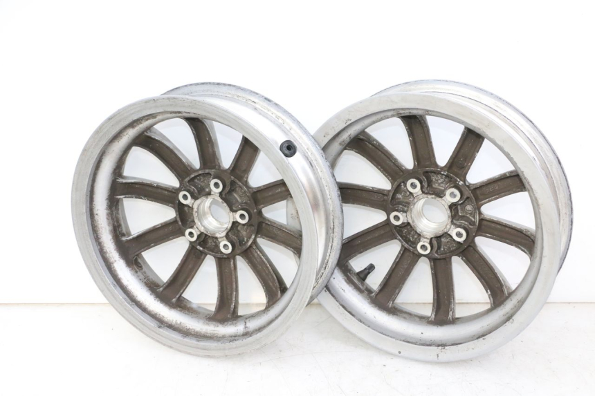 photo de PARA KOŁA PIAGGIO MP3 LT 300 (2010 - 2016) - Punkty mocowania