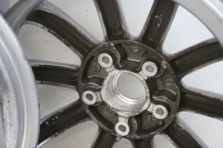 photo de PARA KOŁA PIAGGIO MP3 RL 250 (2006 - 2010) - Struktura - zbliżenie