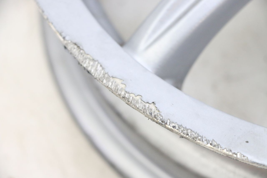 photo de PARA KOŁA PIAGGIO MP3 RL 250 (2006 - 2010) - Zbliżenie techniczne