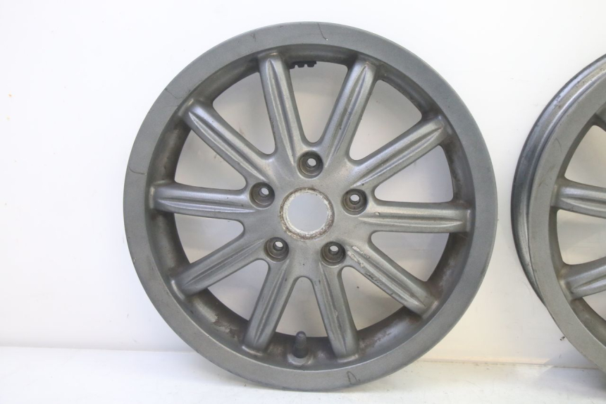 photo de PARA KOŁA PIAGGIO MP3 125 (2006 - 2014) - Zbliżenie komponentów