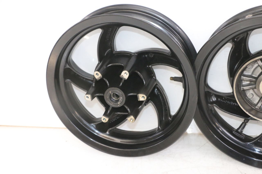 photo de ZESTAW FELG PIAGGIO NEW TYPHOON 50 (2018 - 2021) - Widok produktu