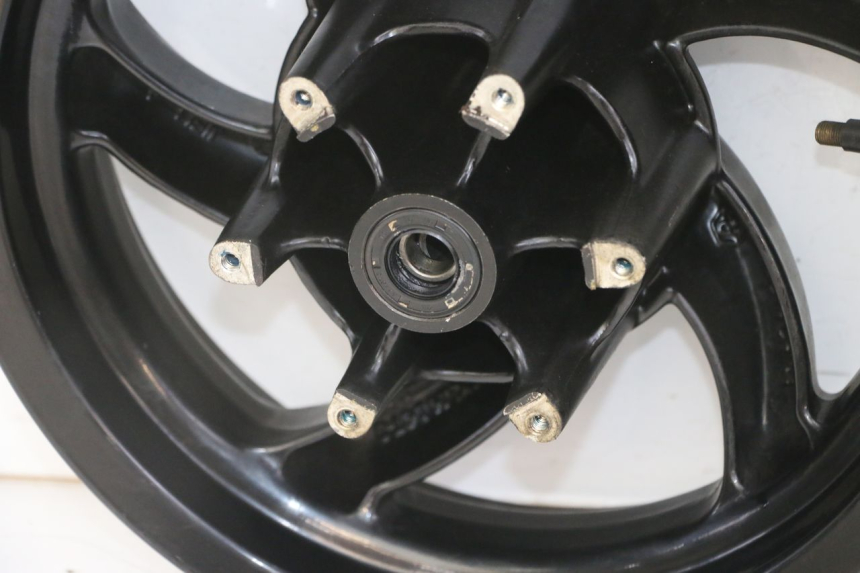 photo de ZESTAW FELG PIAGGIO NEW TYPHOON 50 (2018 - 2021) - Szczegóły charakterystyczne