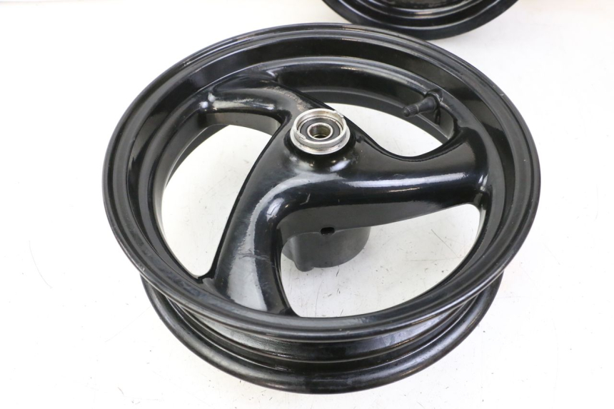 photo de ZESTAW FELG PEUGEOT ELYSTAR 50 (2002 - 2014) - Szczegóły charakterystyczne