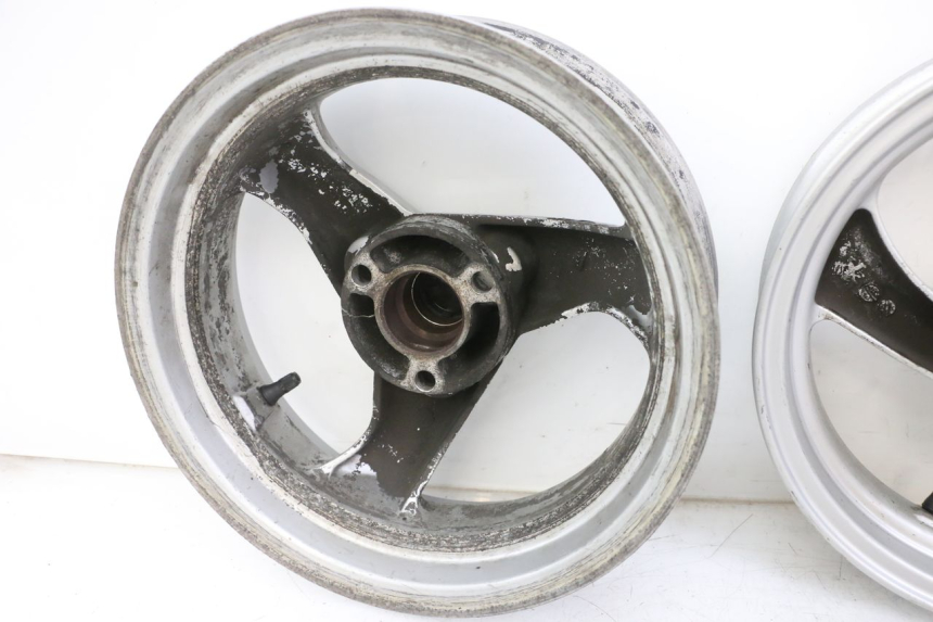 photo de ZESTAW FELG PEUGEOT ELYSTAR 50 (2002 - 2014) - Widok z bliska