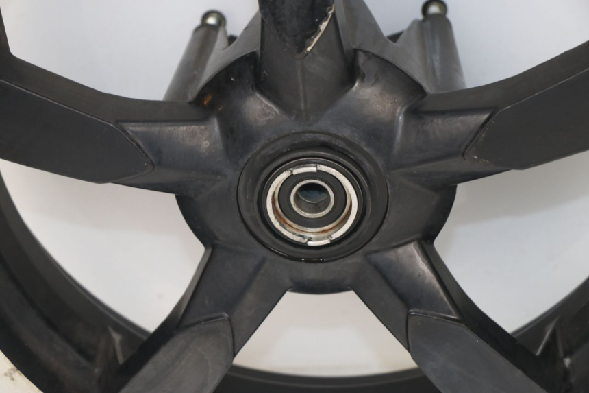 photo de PARA KOŁA PEUGEOT SATELIS 125 (2006 - 2009) - Struktura - zbliżenie