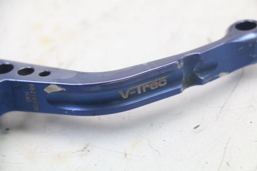 photo de ZESTAW DŹWIGNI HAMULCA SUZUKI GSR 750 (2011 - 2017) - Zbliżenie komponentów