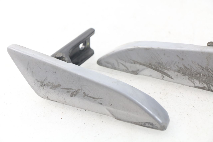 photo de ZESTAW TYLNYCH PODNÓŻKÓW Z PŁYTKĄ PIAGGIO LIBERTY IGET 4T 50 (2015 - 2020) - Zbliżenie techniczne