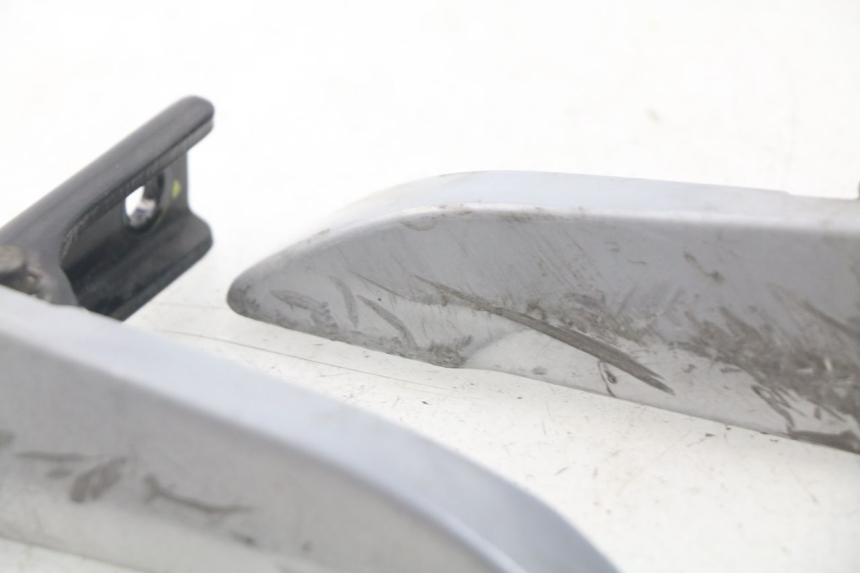 photo de ZESTAW TYLNYCH PODNÓŻKÓW Z PŁYTKĄ PIAGGIO LIBERTY IGET 4T 50 (2015 - 2020) - Widok ogólny