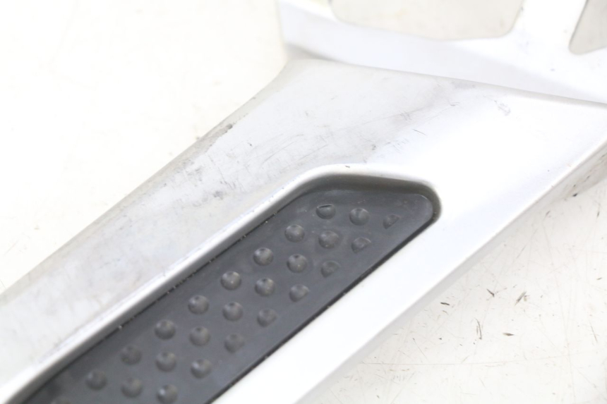 photo de ZESTAW PŁYTEK PODNÓŻKA PRZEDNIEGO YAMAHA FJR ABS 1300 (2006 - 2012) - Szczegóły charakterystyczne