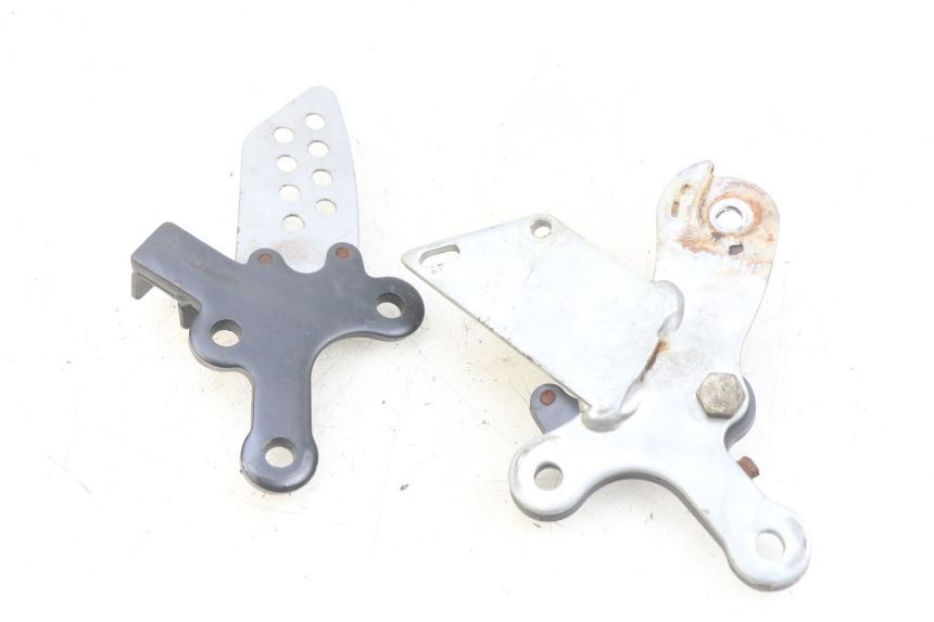 photo de ZESTAW PŁYTEK PODNÓŻKA PRZEDNIEGO YAMASAKI RAPTOR 50 (2013 - 2018) - Zbliżenie techniczne