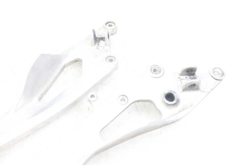 photo de ZESTAW PŁYTEK PODNÓŻKA PRZEDNIEGO YAMAHA TDM ABS 900 (2002 - 2014) - Punkty mocowania