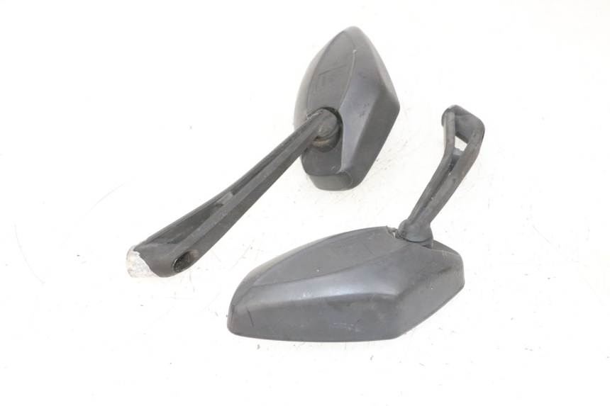 photo de PARA LUSTERKA JM MOTORS GTS 125 (2015 - 2019) - Zbliżenie techniczne