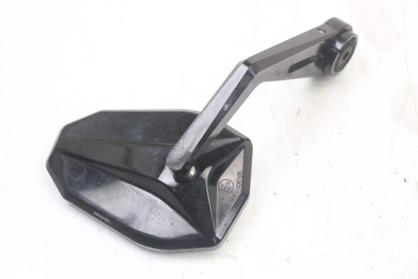 photo de PARA LUSTERKA SUZUKI GSR 750 (2011 - 2017) - Szczegóły charakterystyczne