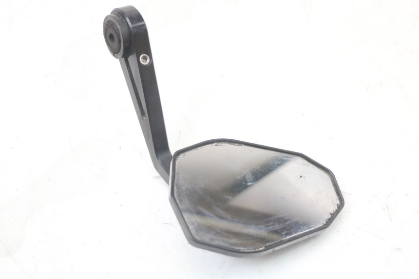 photo de PARA LUSTERKA SUZUKI GSR 750 (2011 - 2017) - Stan powierzchni