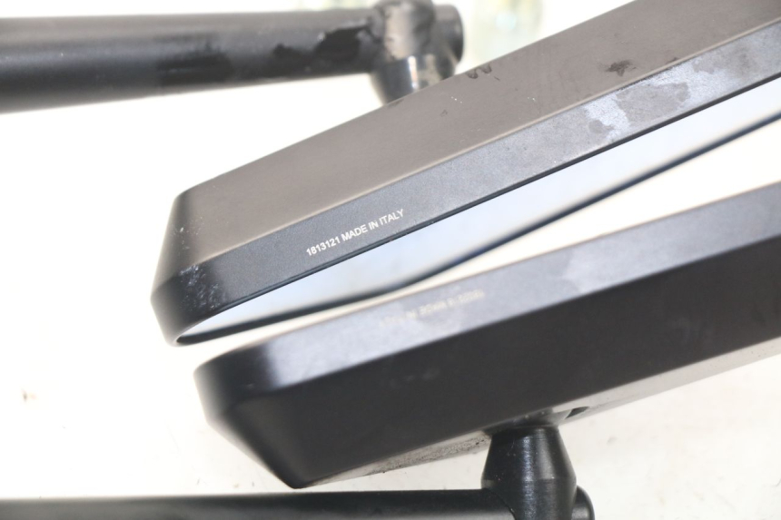 photo de PARA LUSTERKA KAWASAKI Z Z900 900 (2017 - 2019) - Szczegół części