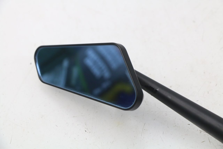 photo de PARA LUSTERKA KAWASAKI Z Z900 900 (2017 - 2019) - Szczegóły charakterystyczne