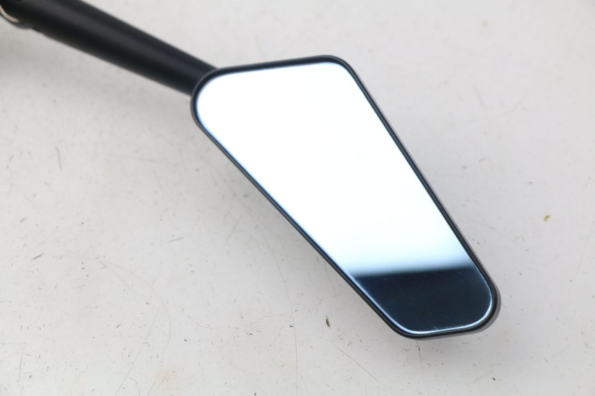 photo de PARA LUSTERKA KAWASAKI Z Z900 900 (2017 - 2019) - Zbliżenie komponentów