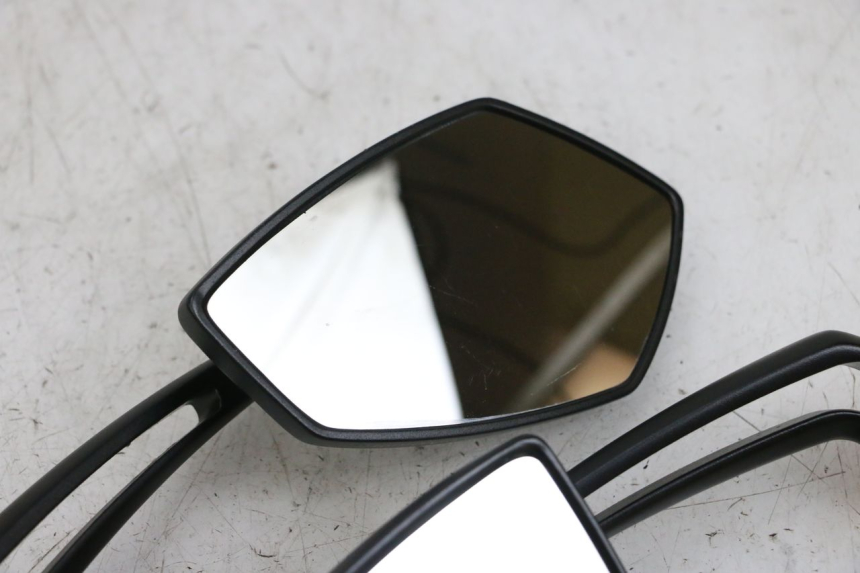 photo de ZESTAW LUSTERKÓW WSTECZNYCH KAWASAKI ZR 7 750 (1999 - 2004) - Szczegół części