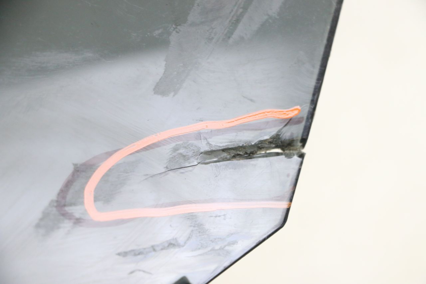 photo de SZYBA PRZEDNIA BMW S RR ABS S1000RR 1000 (2015 - 2018) - Zoom stanu zużycia