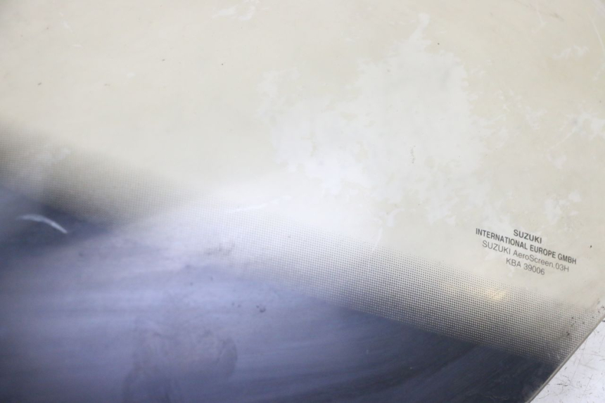 photo de SZYBA PRZEDNIA SUZUKI BURGMAN 125 (2007 - 2014) - Szczegóły charakterystyczne