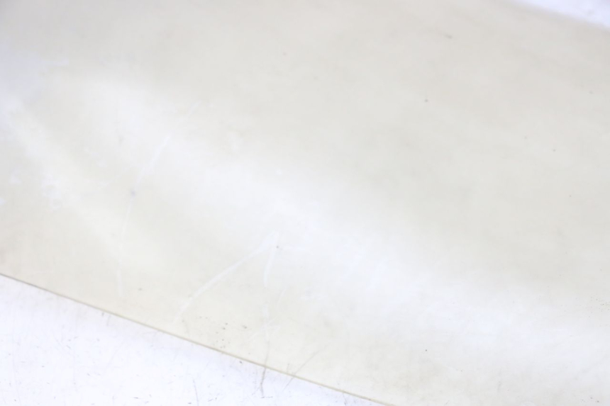 photo de SZYBA PRZEDNIA SUZUKI BURGMAN 125 (2007 - 2014) - Widok z bliska