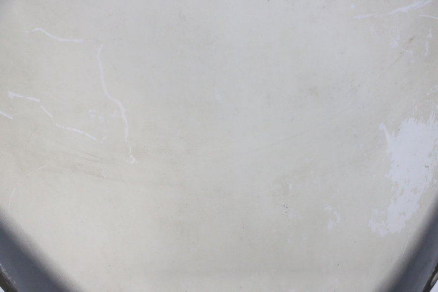 photo de SZYBA PRZEDNIA SUZUKI BURGMAN 125 (2007 - 2014) - Zoom stanu zużycia