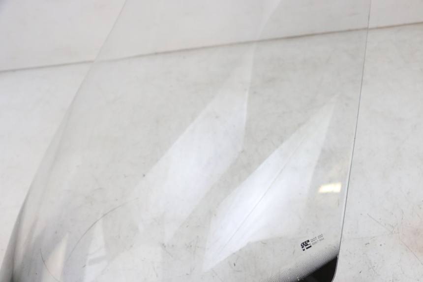 photo de SZYBA PRZEDNIA SUZUKI BURGMAN 125 (2007 - 2014) - Szczegół części