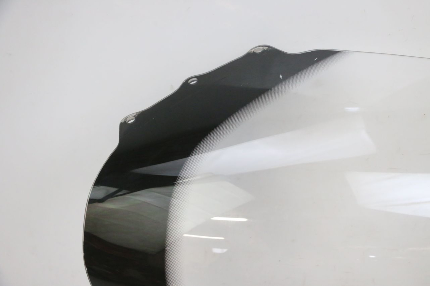 photo de SZYBA PRZEDNIA SUZUKI BURGMAN 125 (2007 - 2014) - Zbliżenie komponentów