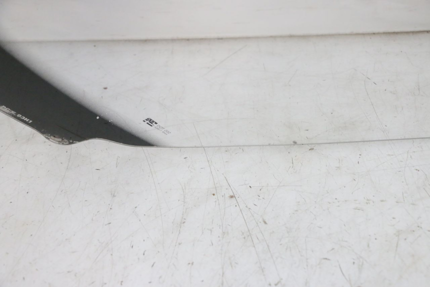 photo de SZYBA PRZEDNIA SUZUKI BURGMAN 125 (2007 - 2014) - Widok z bliska