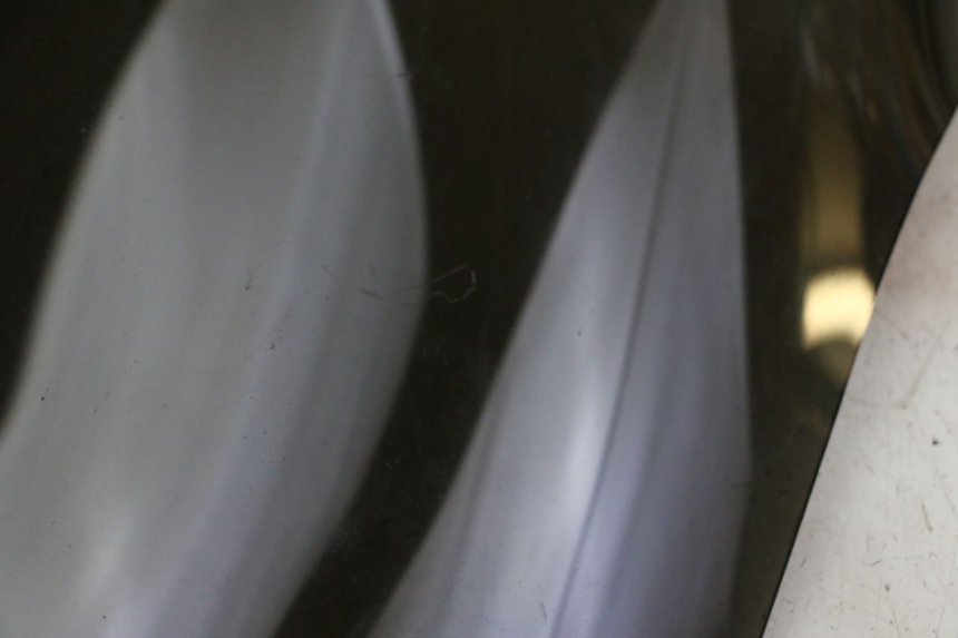 photo de SZYBA PRZEDNIA PEUGEOT CITYSTAR 50 (2013 - 2017) - Stan powierzchni