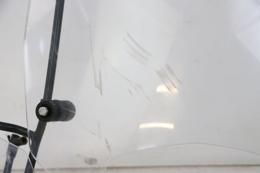 photo de SZYBA PRZEDNIA PEUGEOT E-VIVACITY 1 (2012 - 2018) - Szczegóły charakterystyczne