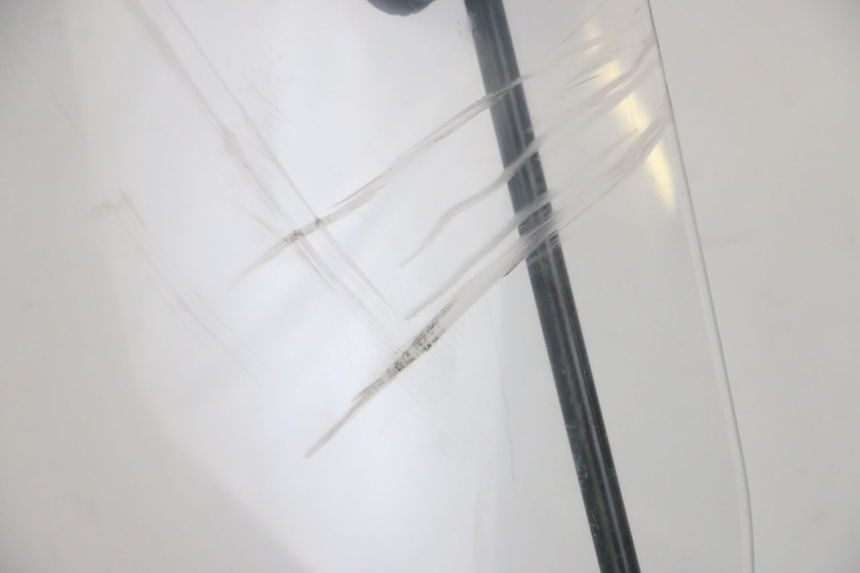 photo de SZYBA PRZEDNIA PEUGEOT E-VIVACITY 1 (2012 - 2018) - Widok z bliska