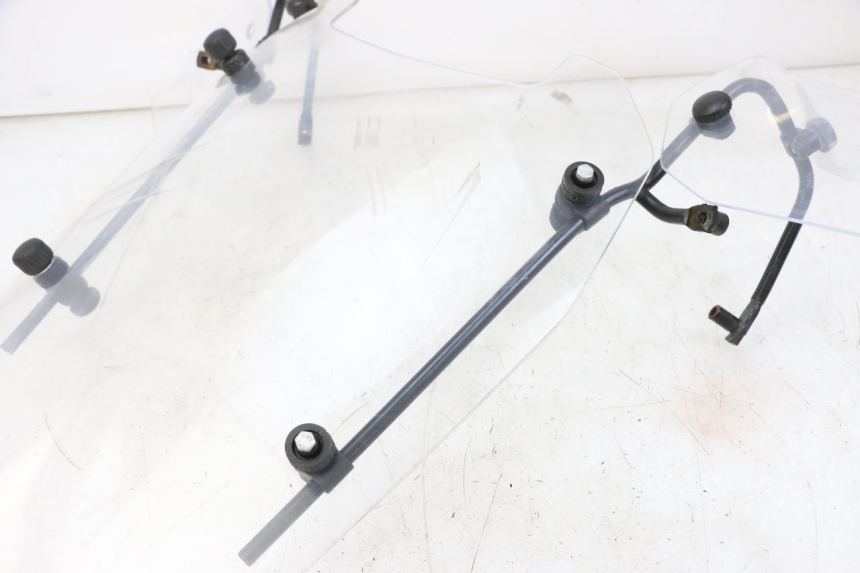 photo de SZYBA PRZEDNIA PEUGEOT E-VIVACITY 1 (2012 - 2018) - Stan powierzchni