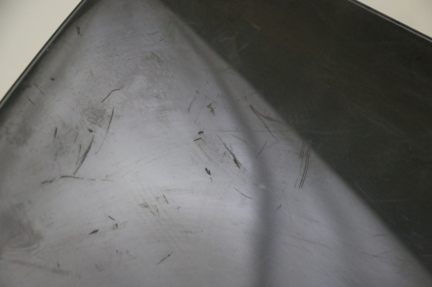 photo de SZYBA PRZEDNIA PEUGEOT ELYSTAR 50 (2002 - 2014) - Zoom stanu zużycia