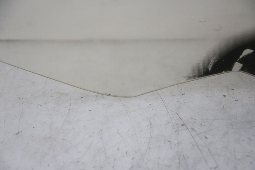 photo de SZYBA PRZEDNIA HONDA FES S-WING SWING ABS 125 (2007 - 2015) - Struktura - zbliżenie