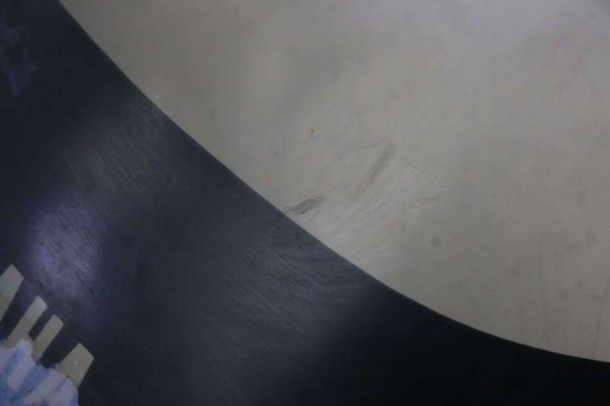 photo de SZYBA PRZEDNIA YAMAHA FJ 36Y 1100 (1984 - 1985) - Zoom stanu zużycia