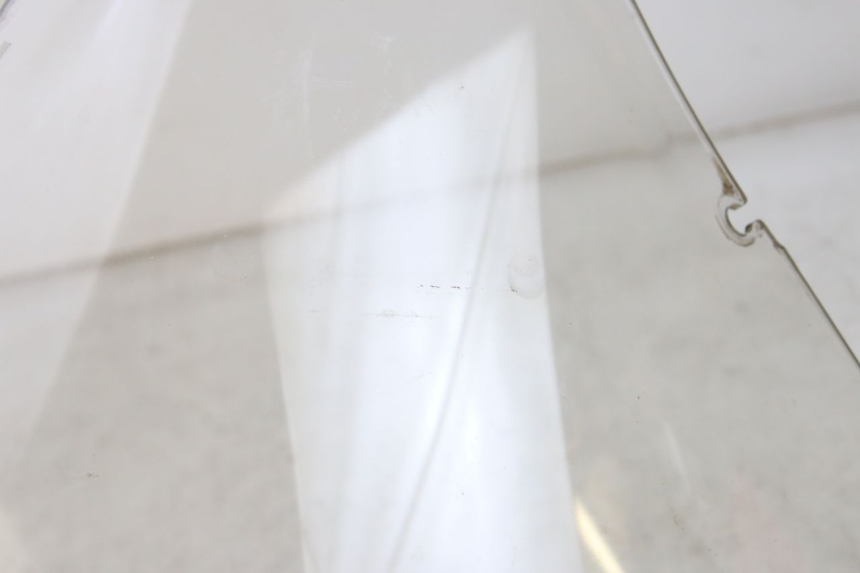 photo de SZYBA PRZEDNIA HONDA FORZA 125 (2015 - 2016) - Zbliżenie techniczne