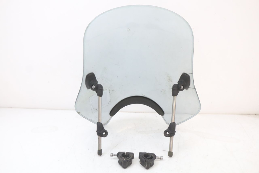 photo de SZYBA PRZEDNIA SUZUKI GN 125 (1997 - 2000) - Zbliżenie techniczne