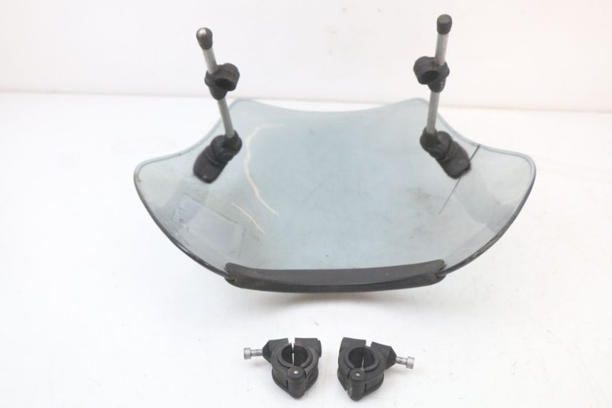 photo de SZYBA PRZEDNIA SUZUKI GN 125 (1997 - 2000) - Punkty mocowania