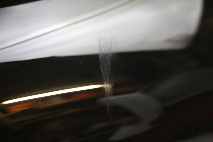 photo de SZYBA PRZEDNIA PIAGGIO MP3 HPE 300 (2019 - 2026) - Zbliżenie techniczne