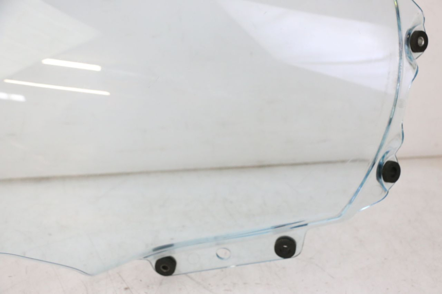 photo de SZYBA PRZEDNIA PIAGGIO MP3 LT 300 (2010 - 2016) - Zbliżenie komponentów